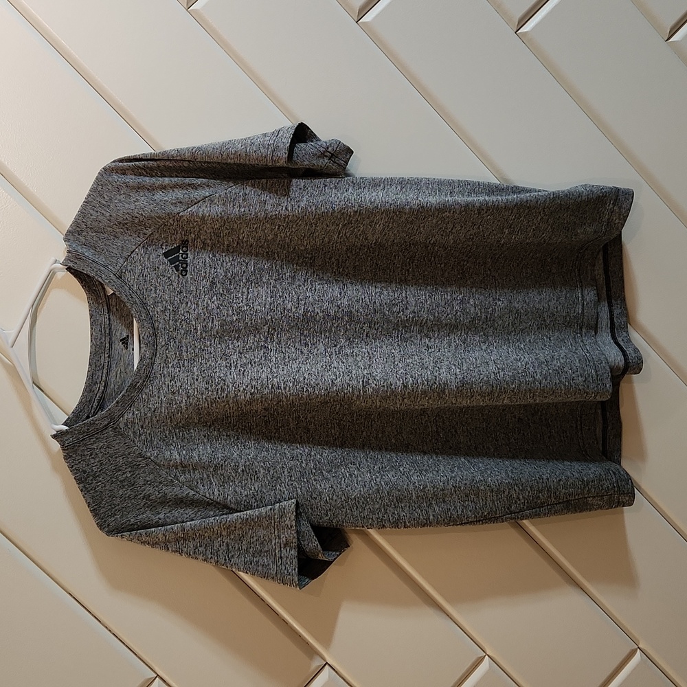 Adidas tee Men's Medium